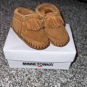 Minnetonka Kids Moccasins - Tan Fringe